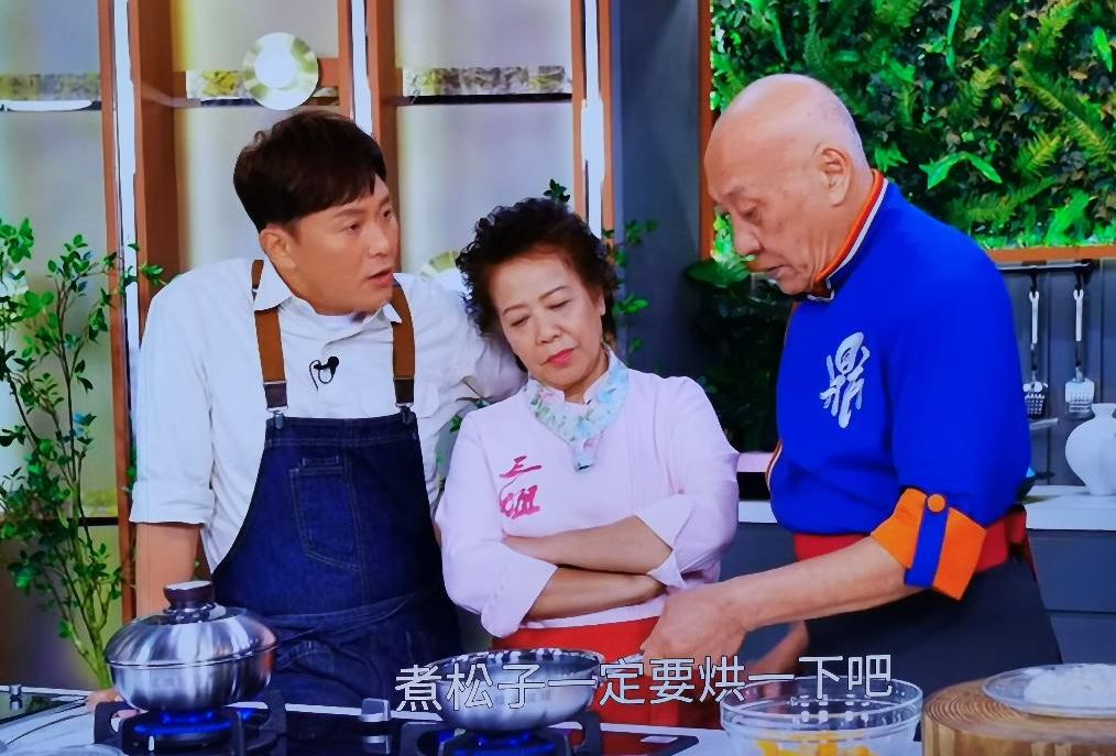 第4集鼎爺與三姐以金耳來展現廚藝。