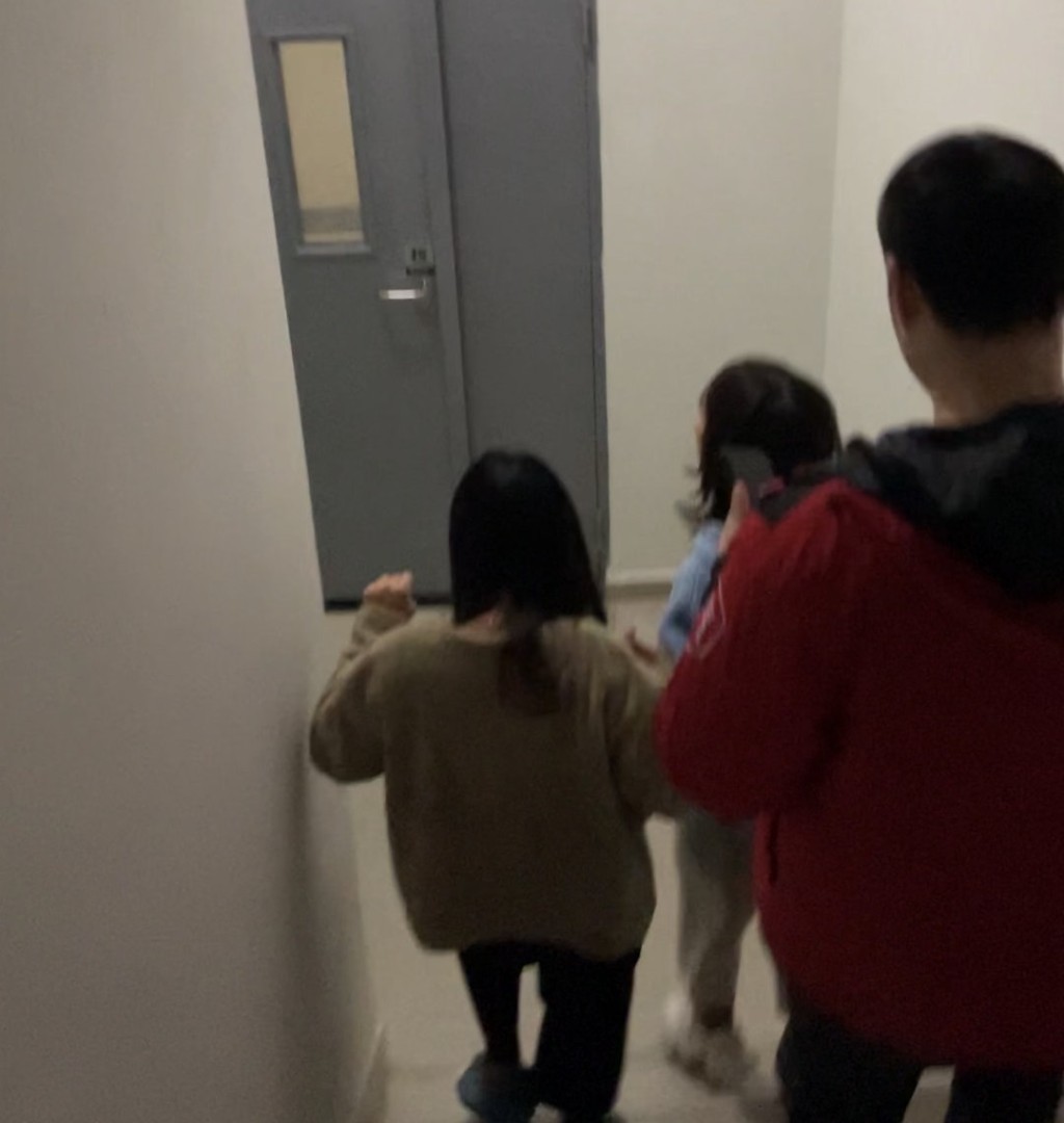 上海有民眾在地震後跑落樓。網上圖片