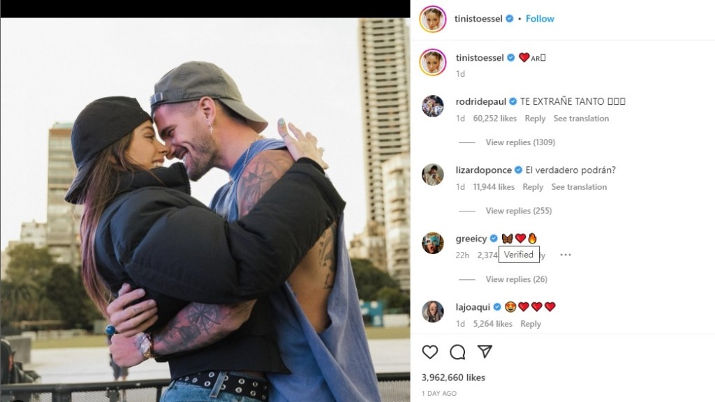 迪保羅(右)結束慶祝活動後第一時間趕去探女友。網上圖片