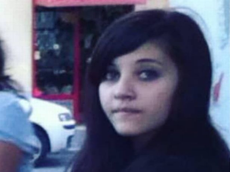  Aydin 11歲時未做過任何整容手術的樣子。網圖