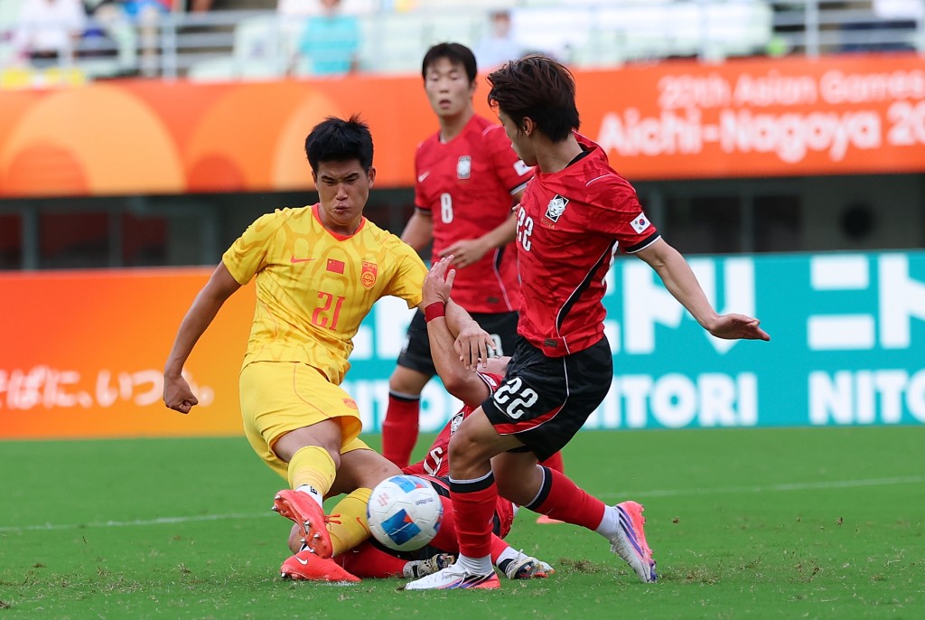 国足U23在亚运领先下1:2不敌南韩U23无缘金牌。新华社