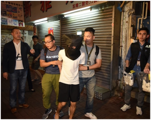 涉案男子被捕。