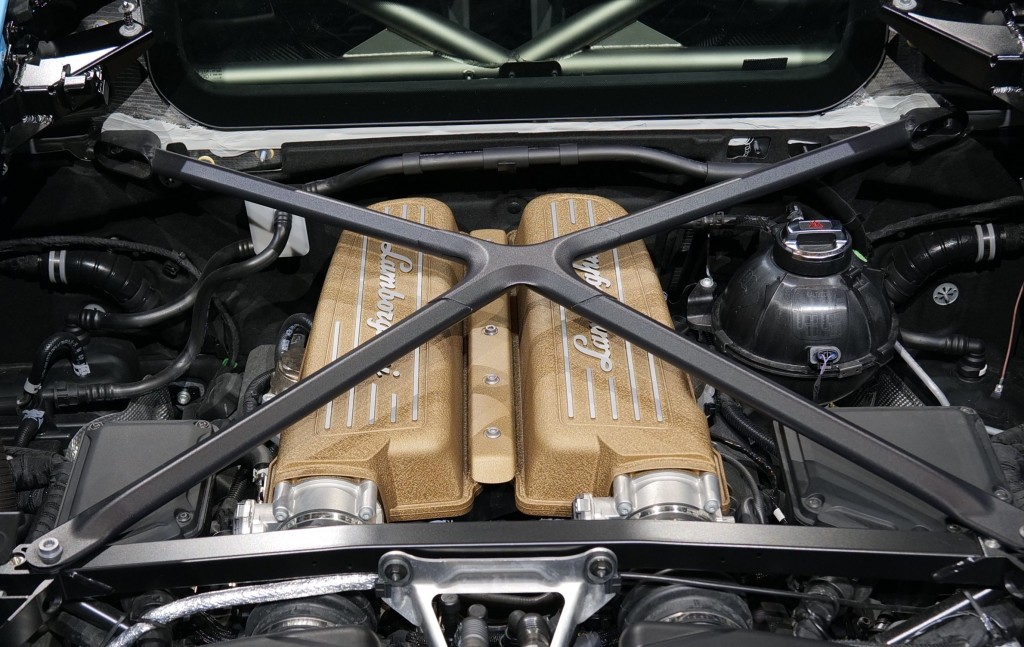 ●5.2公升V10自然吸氣引擎馬力有640ps。