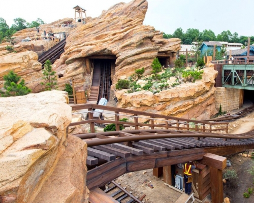 灰熊山谷内的极速矿车出现故障。资料图片