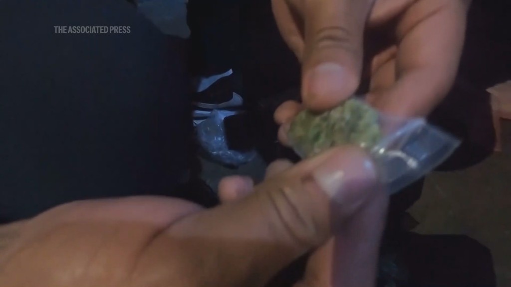 警方檢獲大量可卡因糊、大麻和可卡因。 美聯社 警方檢獲大量可卡因糊、大麻和可卡因。 美聯社