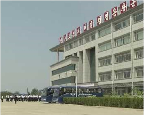 被扣留的金學成在平壤科技大學內工作。AP