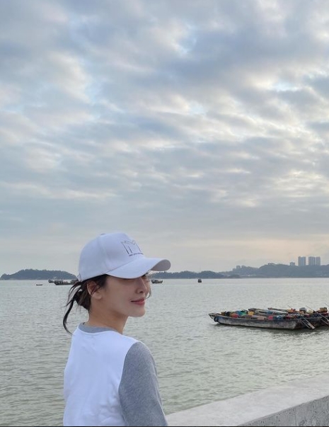 周励淇稍后将于香港拍摄落水戏，笑谓与水有缘。