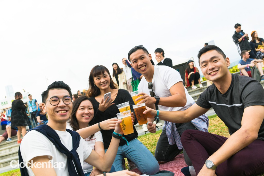 邊聽歌邊暢飲