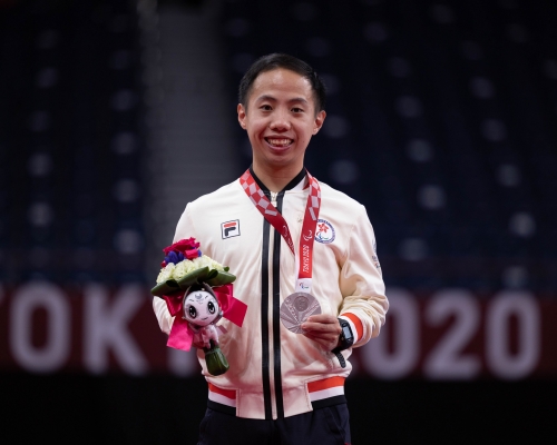 朱文佳拿下銀牌，笑逐顏開。 香港殘疾人奧委會暨傷殘人士體育協會圖片