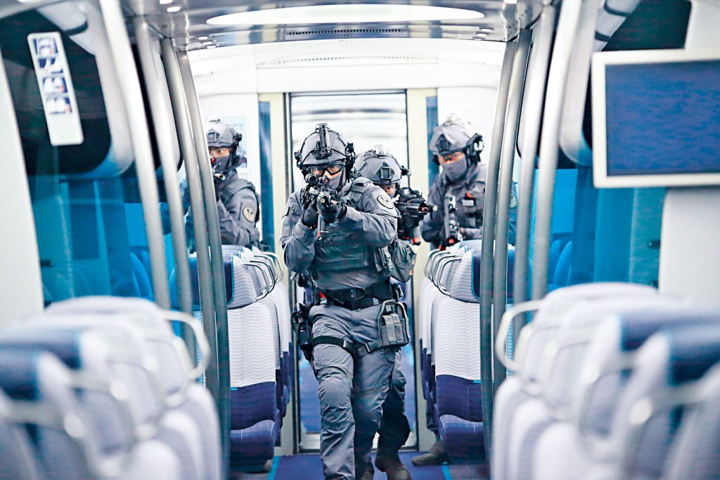 鐵路是城市重要基建，警方鐵路應變部隊不時進行演練。