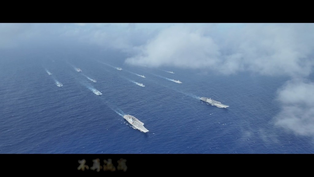 解放軍海軍貼出由山東艦艦員創作歌曲《我們是彼此的光》MV。微博@人民海軍