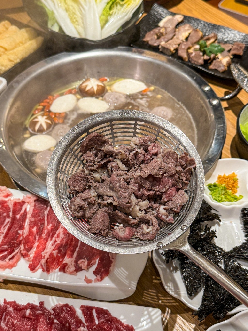 不少港人愛吃潮州牛肉火鍋。 網上圖片 不少港人愛吃潮州牛肉火鍋。 網上圖片