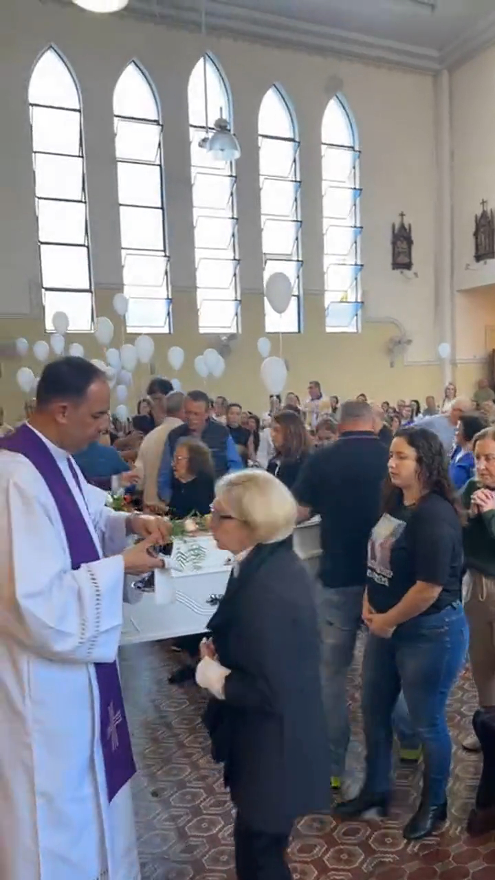 其家人今日在當地一家教堂為馬查度舉行喪禮。