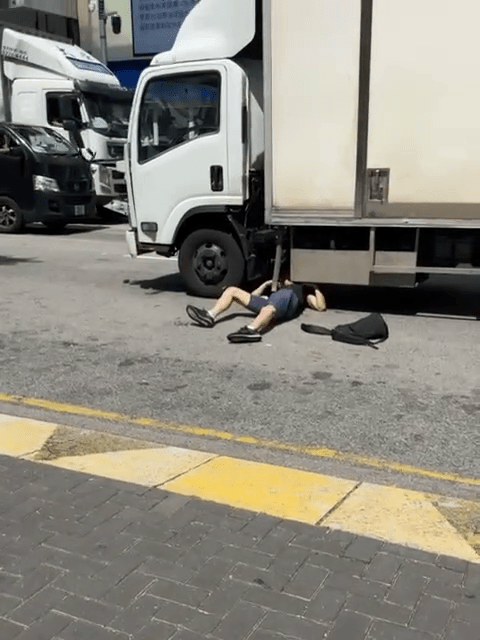 傷者仍有意識並扭動身軀。FB:上水人大聯盟 傷者仍有意識並扭動身軀。FB:上水人大聯盟