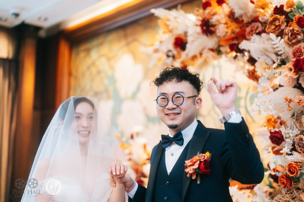 麦沛东与相恋五年多的圈外女友赵雪翎举行婚礼。