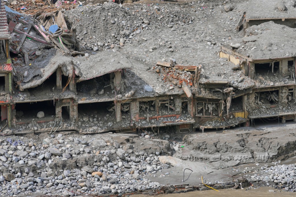 尼泊爾上月底發生的洪災造成逾1400人死亡，超過6000人仍下落不明。美聯社