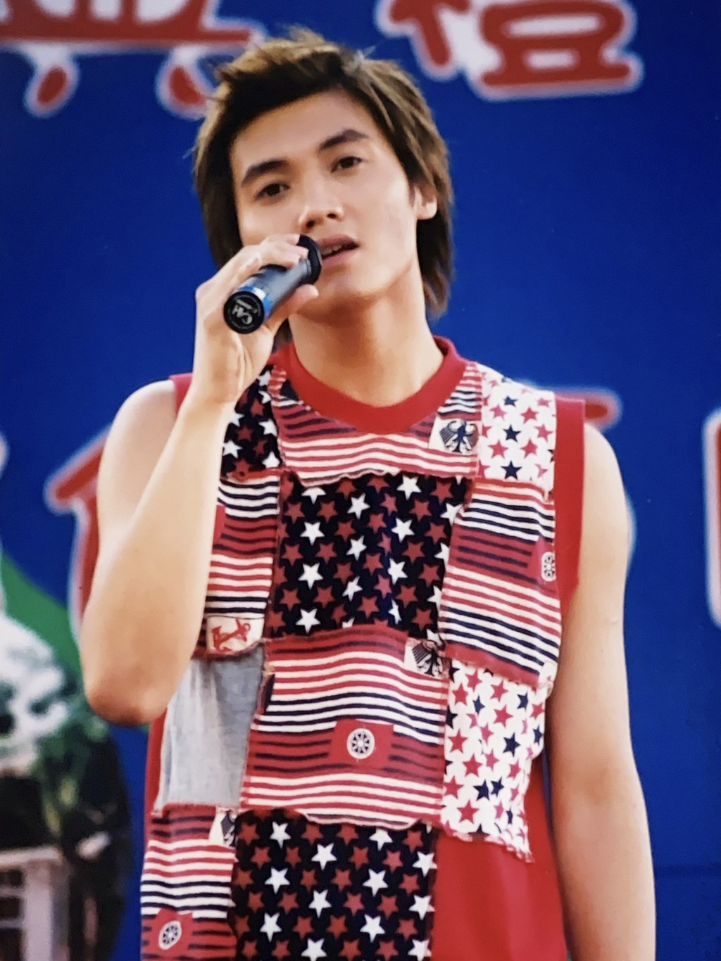 王嘉明於2002年以歌手身份出道。