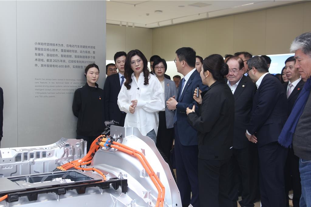 國民黨主席鄭麗文參訪小米汽車。 國民黨主席鄭麗文參訪小米汽車。