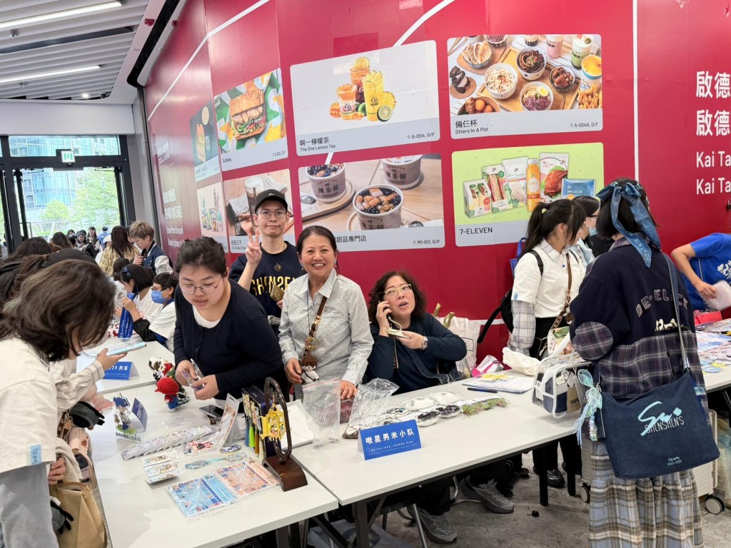 場內售賣紀念品。（讀者提供）
