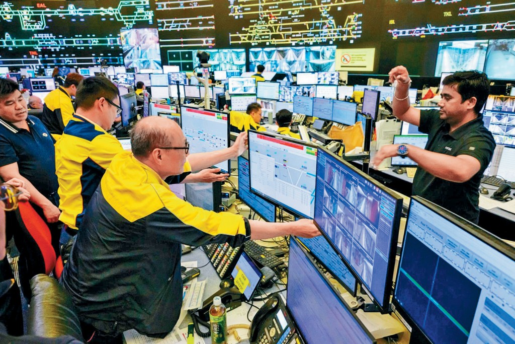 港鐵人員順利完成荃灣線訊號系統切換工作。