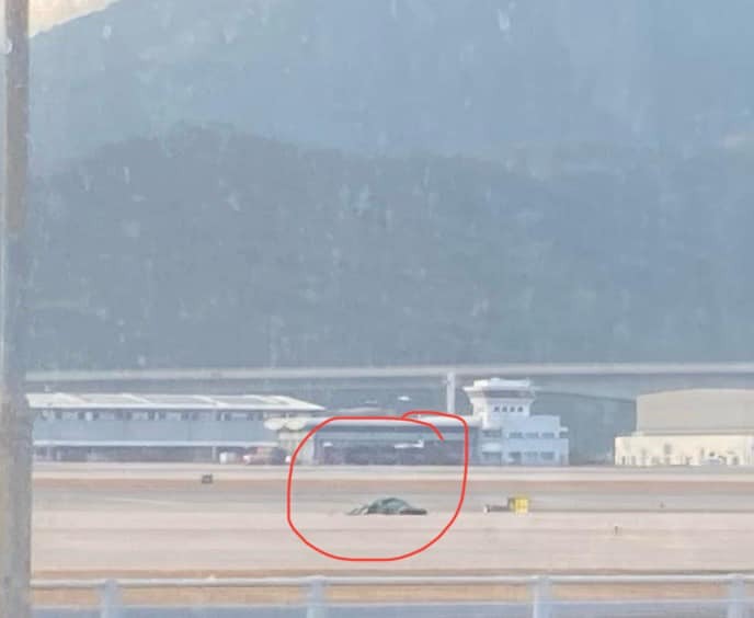 死者倒斃西停機坪對開的滑行道上。fb香港機場實況討論區圖片