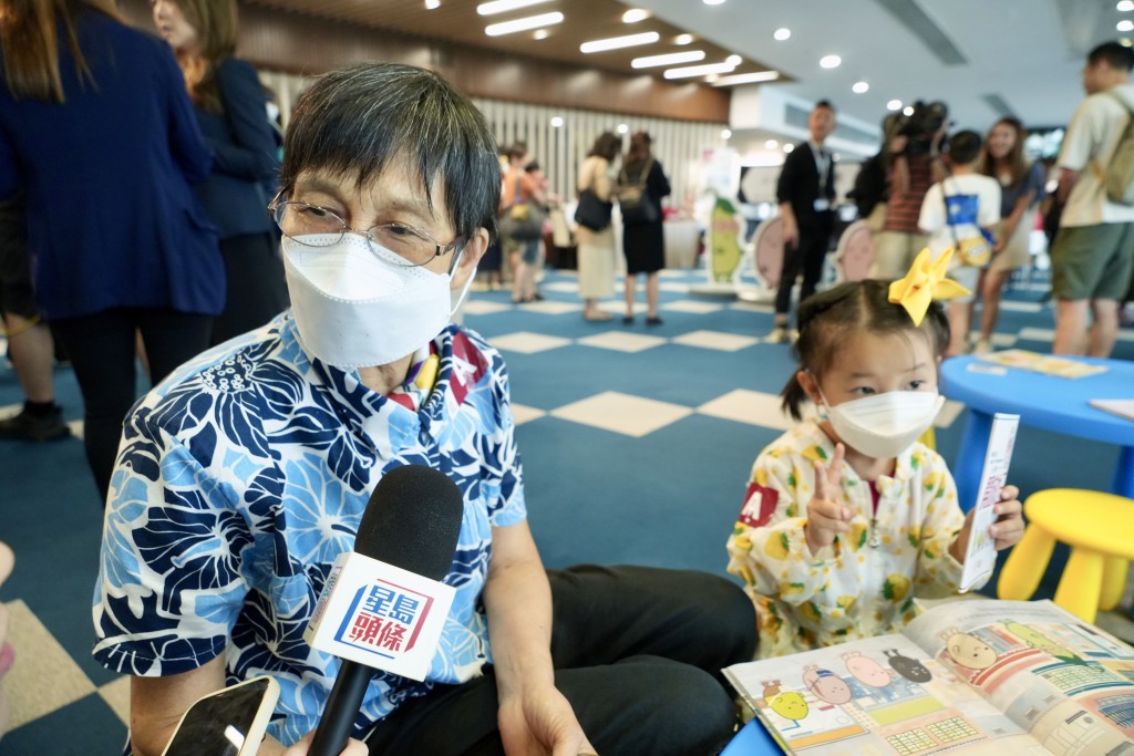 陳太認為活動很有意義，可以教育小朋友不應該貪污。劉駿軒攝