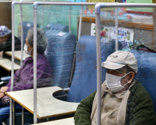 政府已挑選出10所院舍長者參加先導注射計畫,接種首批復星BioNTech疫苗。資料圖片