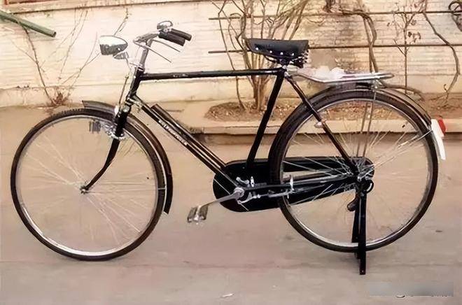 在單車王國的年代,鳳凰單車是國民最重要的代步工具。頭條@紫星薇辰 在單車王國的年代,鳳凰單車是國民最重要的代步工具。頭條@紫星薇辰