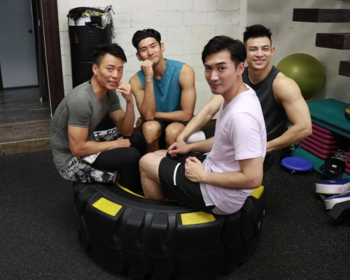 4個不同種類型男