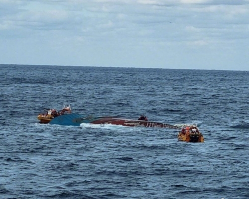 中国渔船韩海域沉没， 增至4死2人仍失踪。