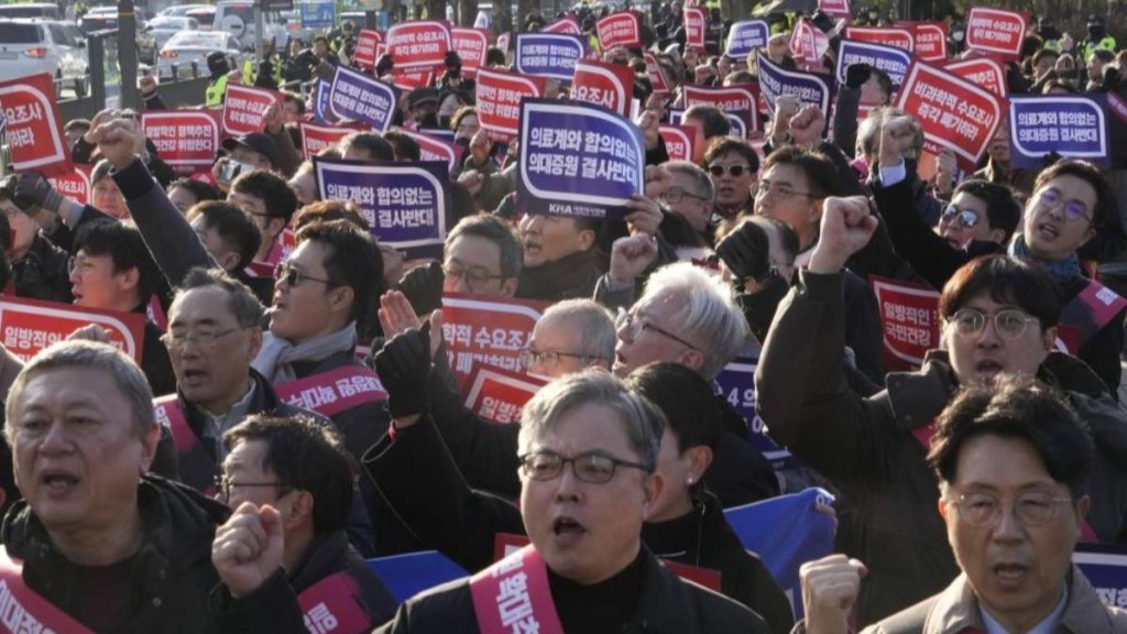 南韓曾因擬擴大醫學生名額，觸發醫學界大反彈。美聯社