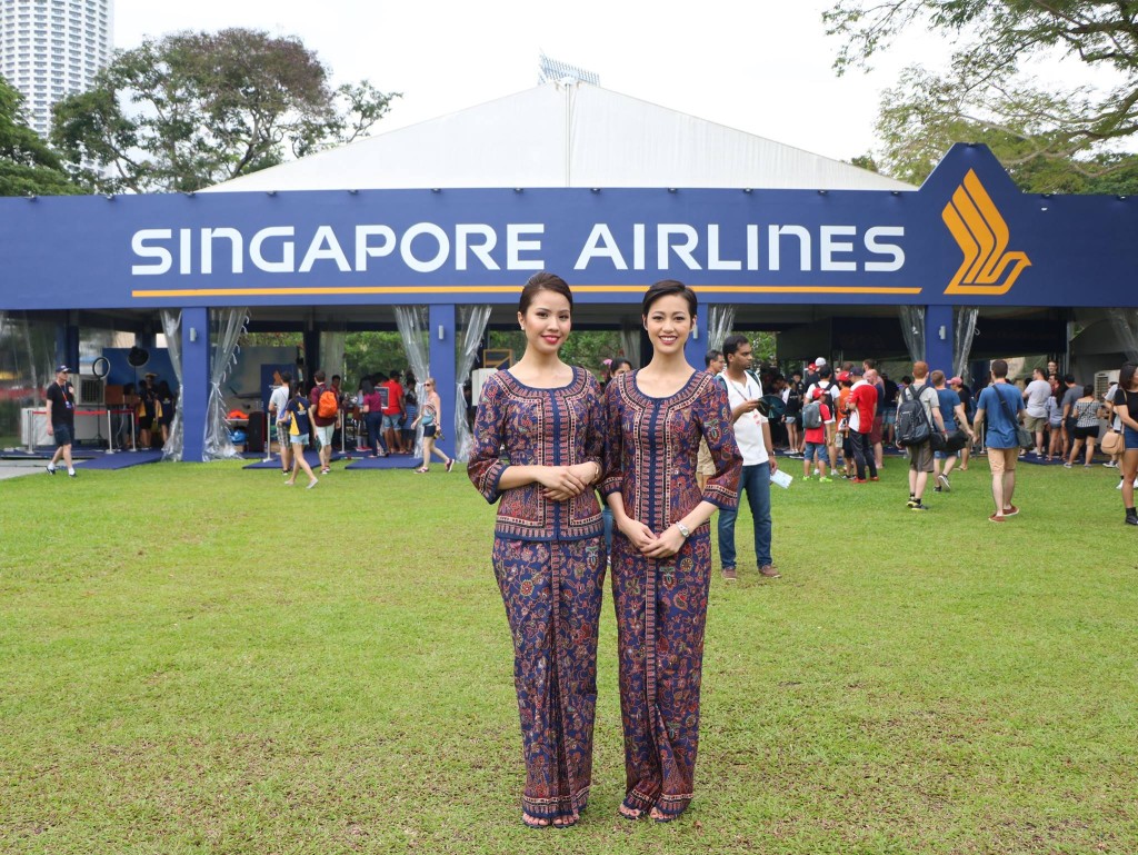 新加坡航空公佈最新業績，收入與盈利齊創新高，傳會對員工豪派近8個月花紅。新航Facebook