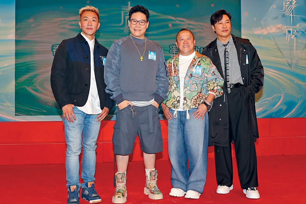 曾志偉(右二)和蘇永康(左二)、劉浩龍(左一)及譚耀文(右一)亮相《聲秀》記者會,攜手發掘有潛質的樂壇新星。