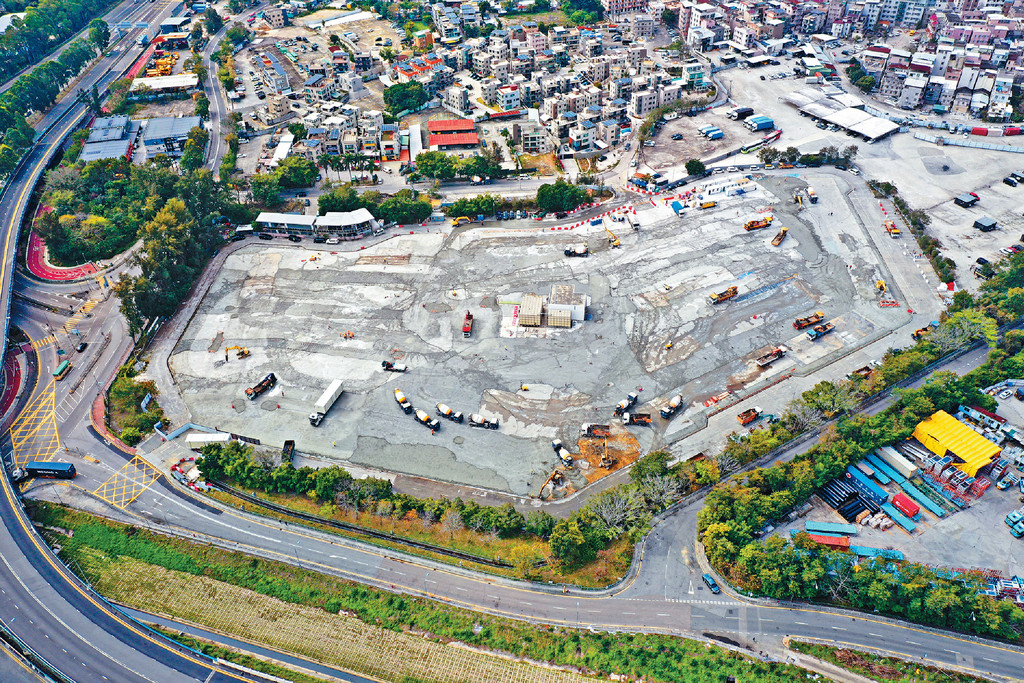 ■前新田購物城地勢平坦，有道路及水電接駁，可以迅速興建隔離治療設施。