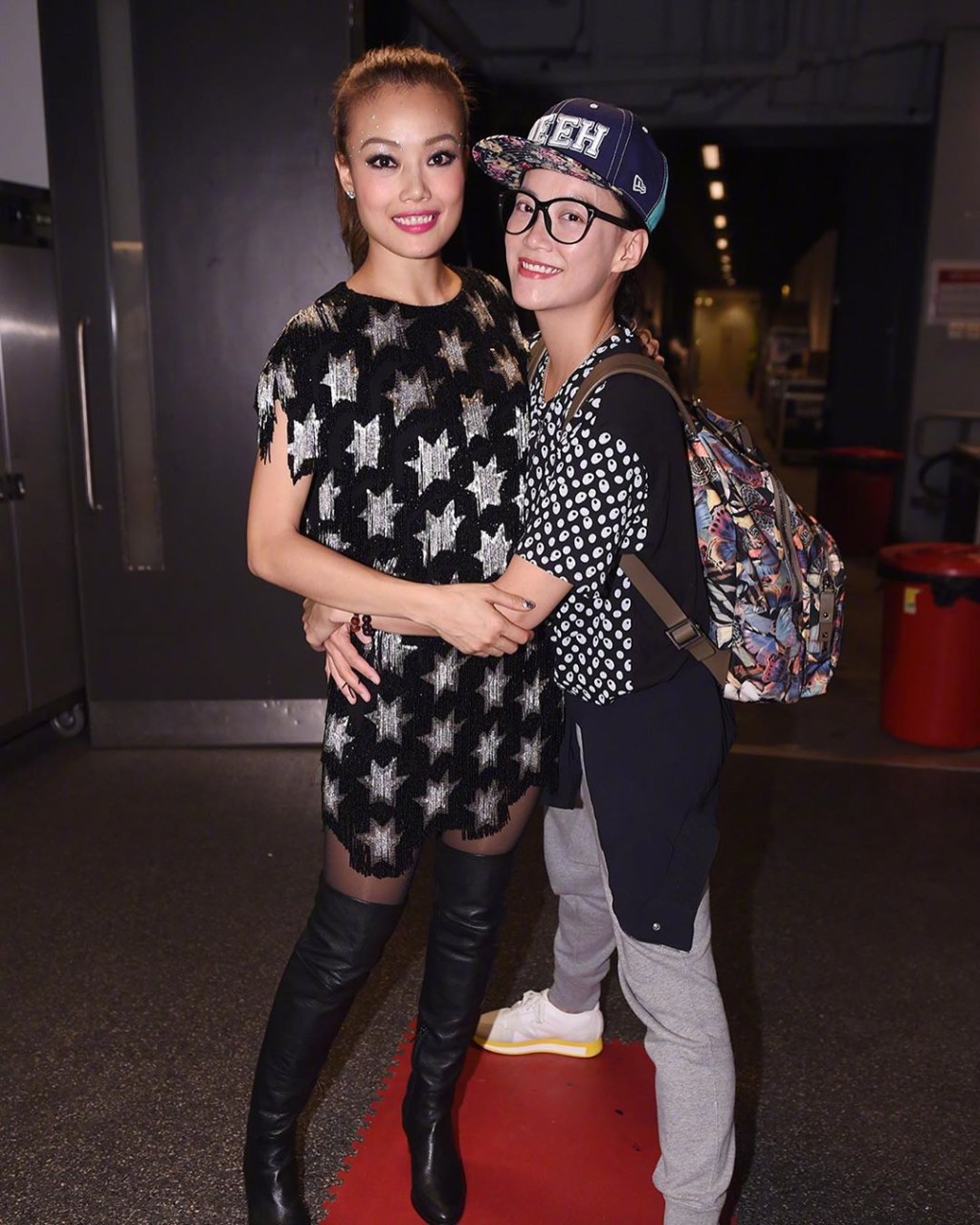 無時無刻都要攬一吓。