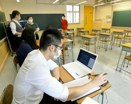 團體調查指半數受訪老師對網上授課感到疲累。資料圖片
