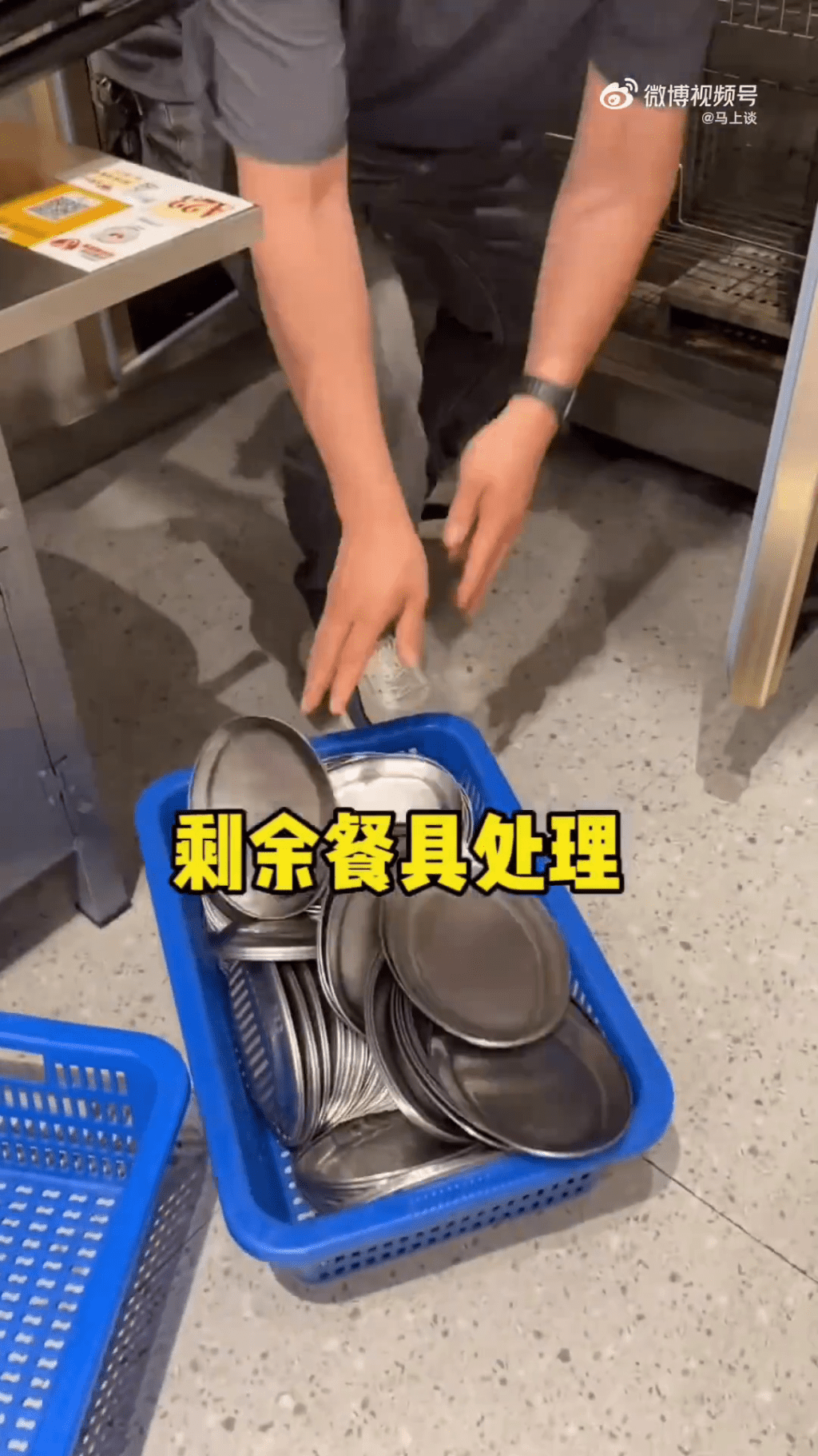 烤肉店自行停業整頓3天全面消毒,並銷毀及更換全店餐具。 烤肉店自行停業整頓3天全面消毒,並銷毀及更換全店餐具。