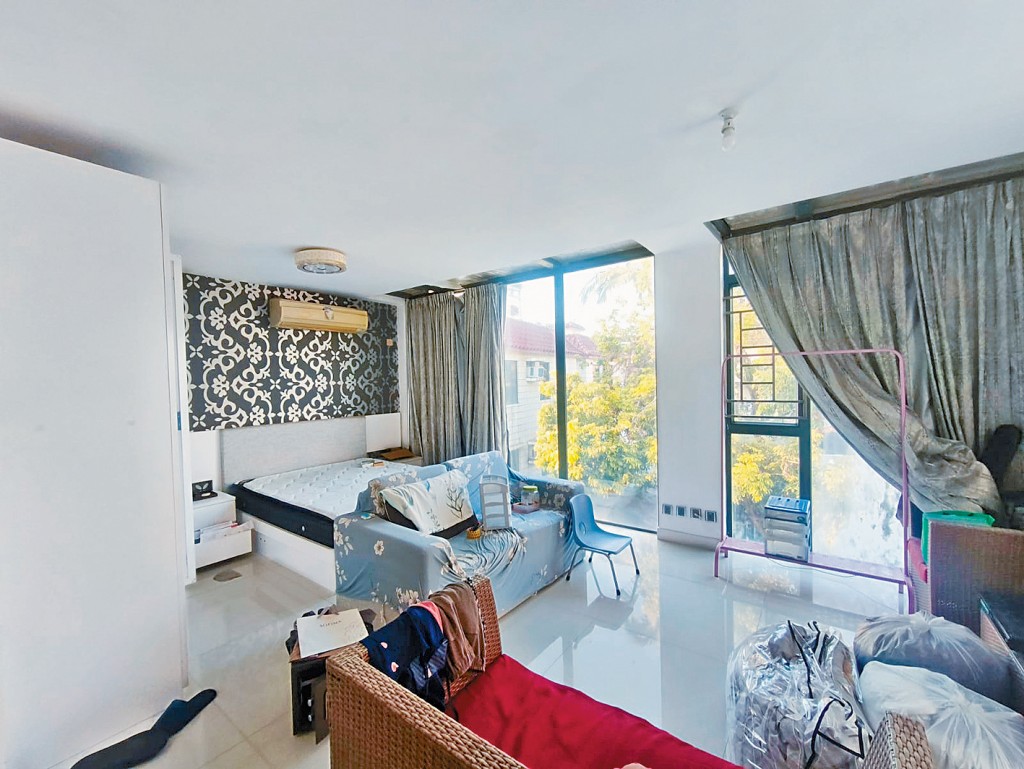 元朗鰲磡103號全幢銀主盤，開拍價900萬，較估價低逾16%。