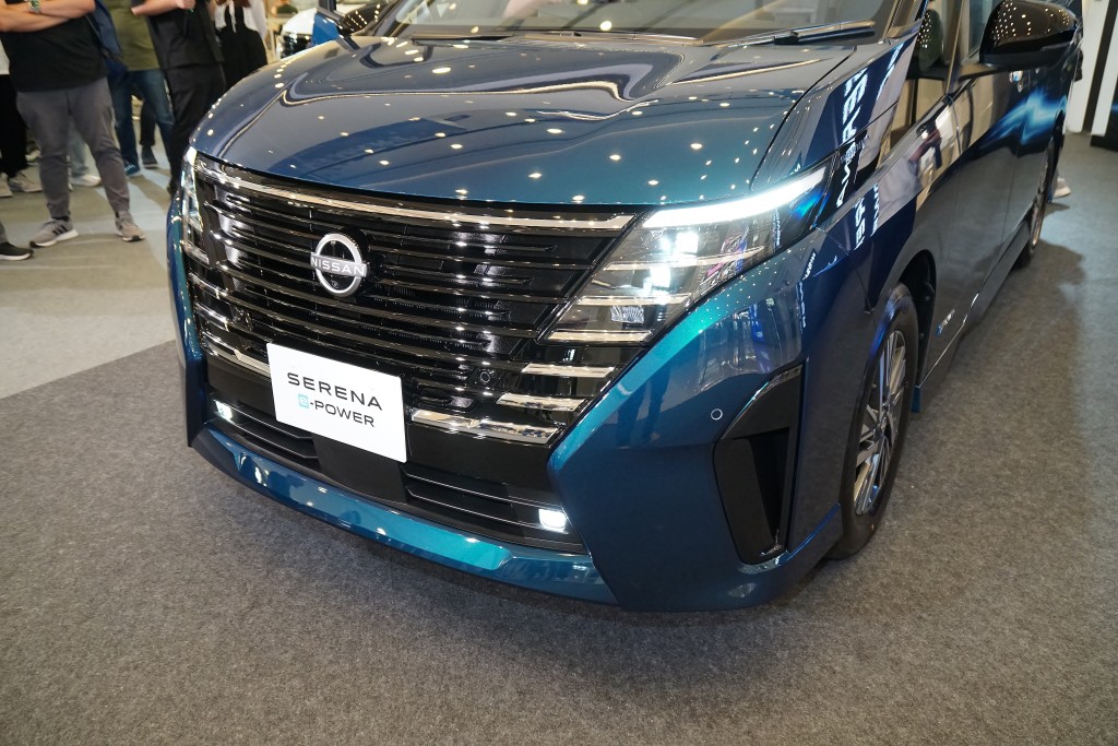 全新日產Nissan Serena e-POWER開售，LED頭燈以綫型配合冰磚設計。