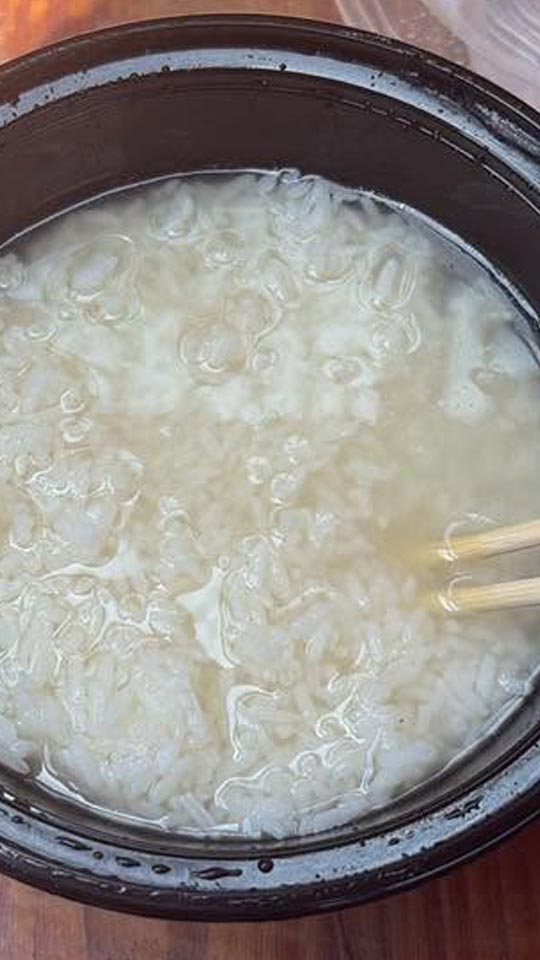 該地盤工表示曾試過「清水拌飯三幾日」。(香港帶飯關注組@facebook帖文截圖) 該地盤工表示曾試過「清水拌飯三幾日」。(香港帶飯關注組@facebook帖文截圖)