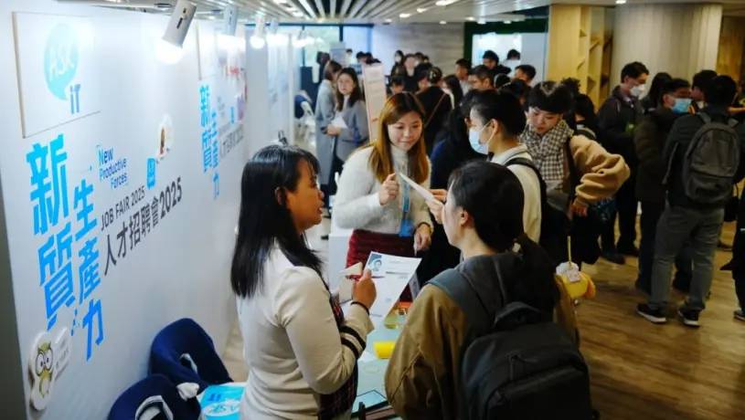 逾三成港企擬明年增聘 81%人盼轉工加薪10%以上 AI技術正重塑職場