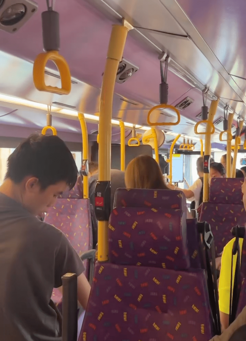 有乘客在意外後等候落車。網片截圖 有乘客在意外後等候落車。網片截圖