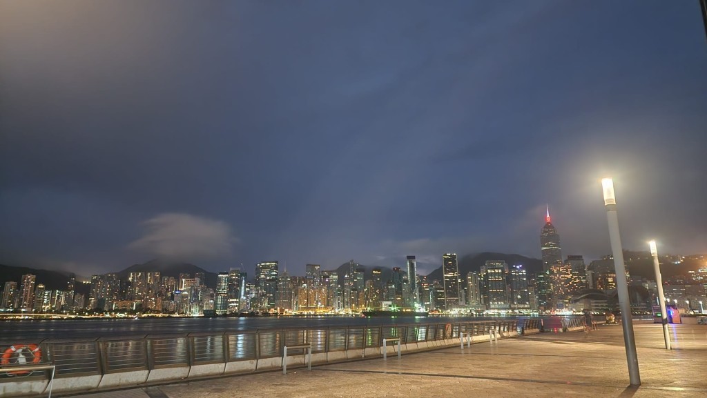 日間乾燥，最高氣溫約21度。黎志偉攝