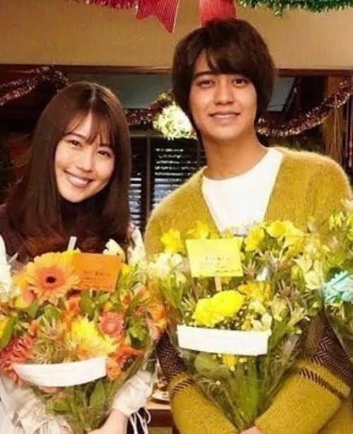 有村架純和高橋海人前年年底被爆發展姊弟戀,但去年夏天卻傳出分手。 有村架純和高橋海人前年年底被爆發展姊弟戀,但去年夏天卻傳出分手。