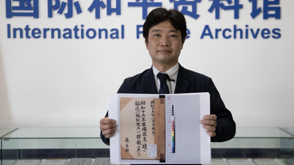 日本學者松野誠早前在哈爾濱公布罕見的731部隊相關文件。 新華社