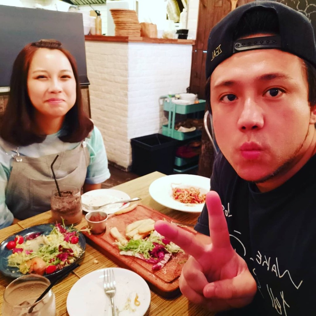 Steven跟雯雯奉子閃婚似收心養性。