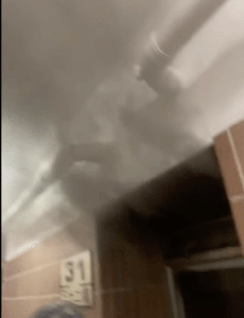 濃煙逾來愈大。