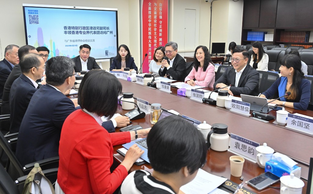 張國鈞早前率領由香港法律界及金融界成員組成的代表團到廣州。政府新聞處