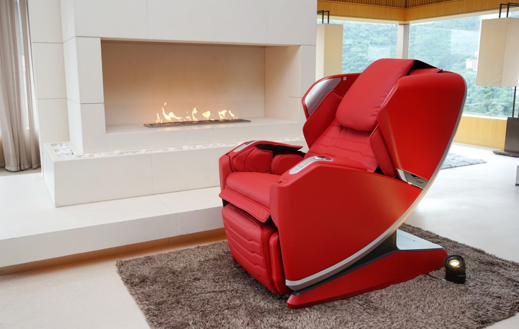 新作由Pininfarina设计，流綫造型十足跑车椅，尤其最抢眼的红色，美感与时尚兼备。