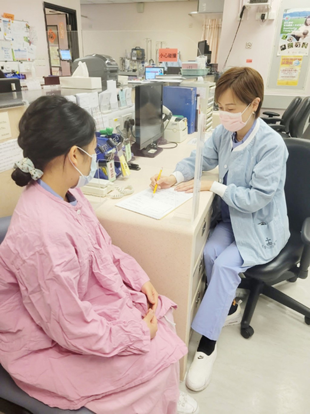 目前九龍東醫院聯網的住院產科服務和新生嬰兒深切治療服務集中由聯合醫院提供。 九龍東醫院聯網網頁圖片 目前九龍東醫院聯網的住院產科服務和新生嬰兒深切治療服務集中由聯合醫院提供。 九龍東醫院聯網網頁圖片